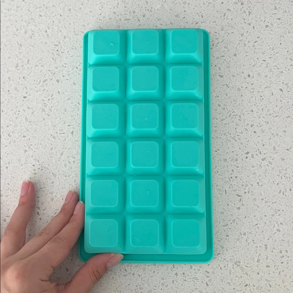 Ice Cube Tray with Lid - Green